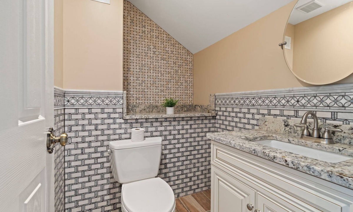 Market East Apartment | Rooftop Deck Chinatown Getaway w/Shared Gamroom