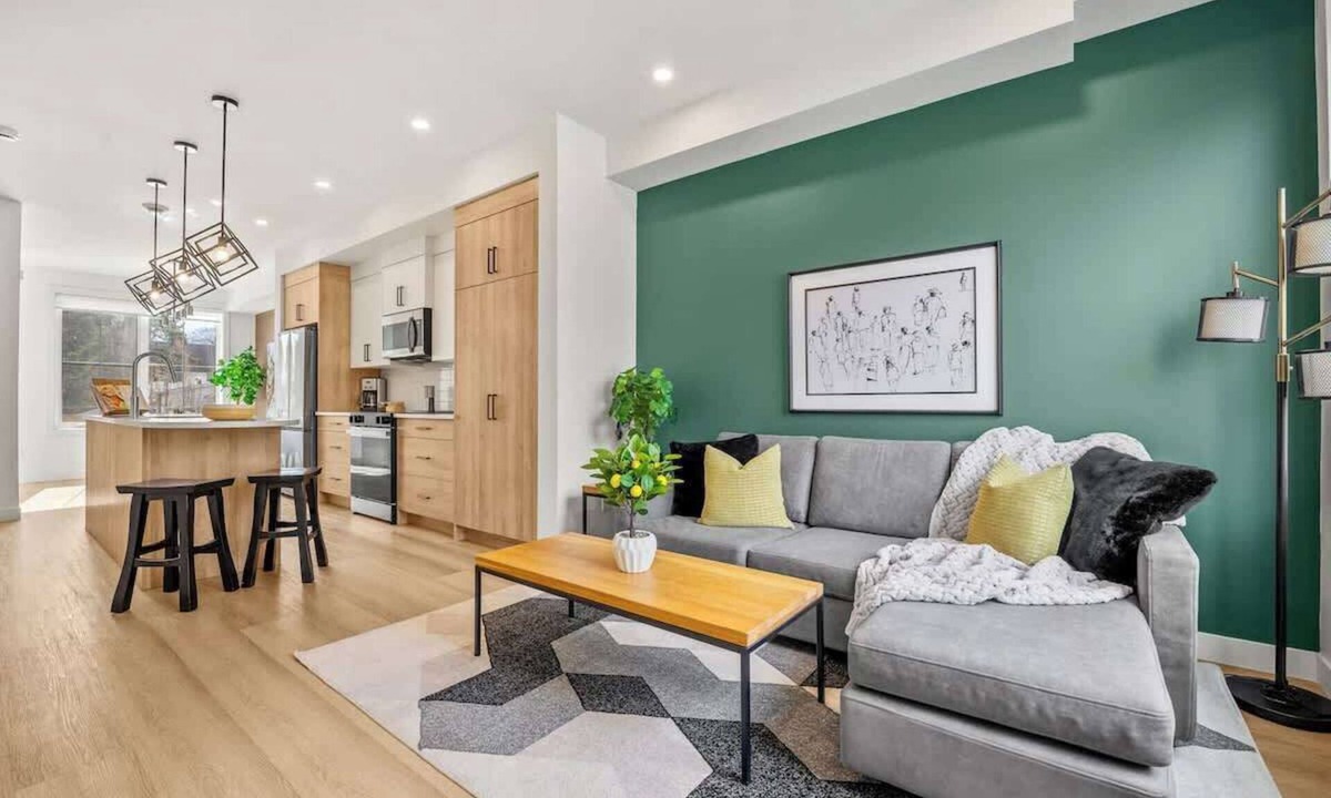 Hillhurst Condo | Rooftop + Garage | 3 Private Ensuites, 2 King Beds