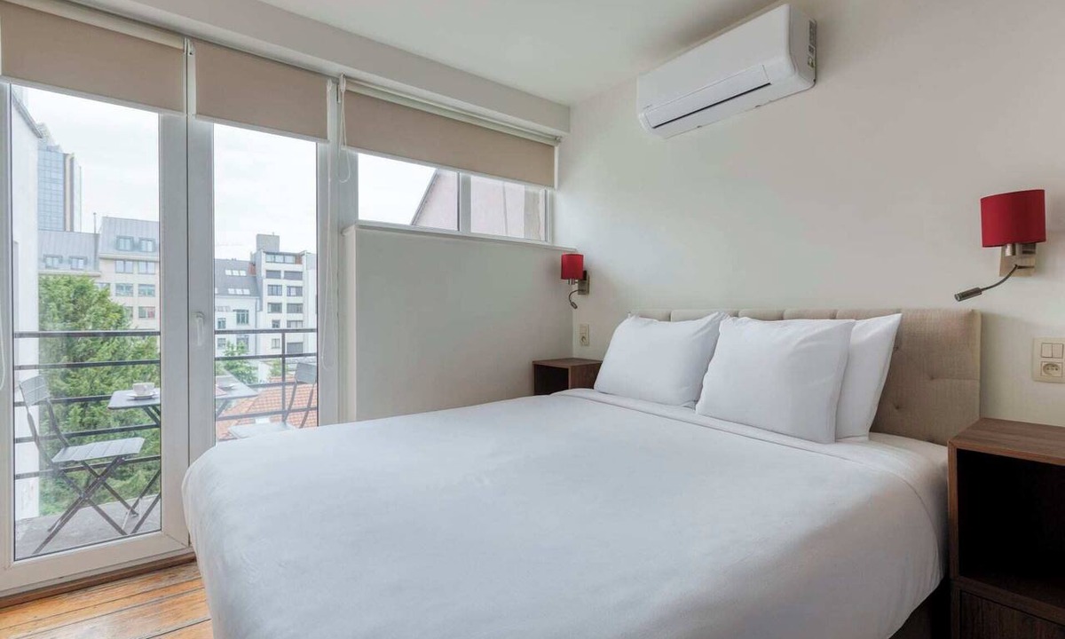 Upper Town Apartment | Rooftop One-Bedroom with Balcony Mas B-41