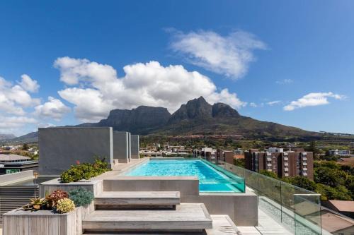 Rondebosch Apartment | Rooftop Pool Balcony Parking
