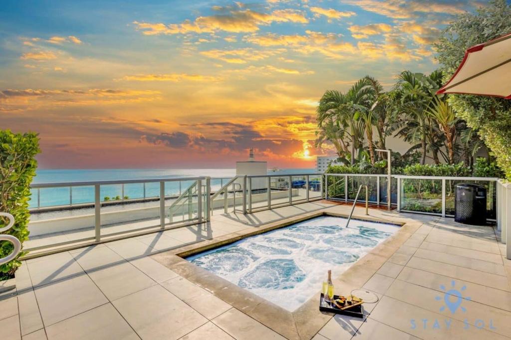 Hollywood Apartment | Rooftop Pool, Broad-walk & Near Beach