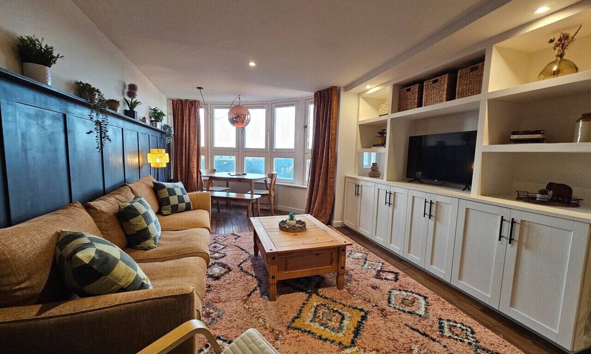 Leith Condo | Rooftop Retreat