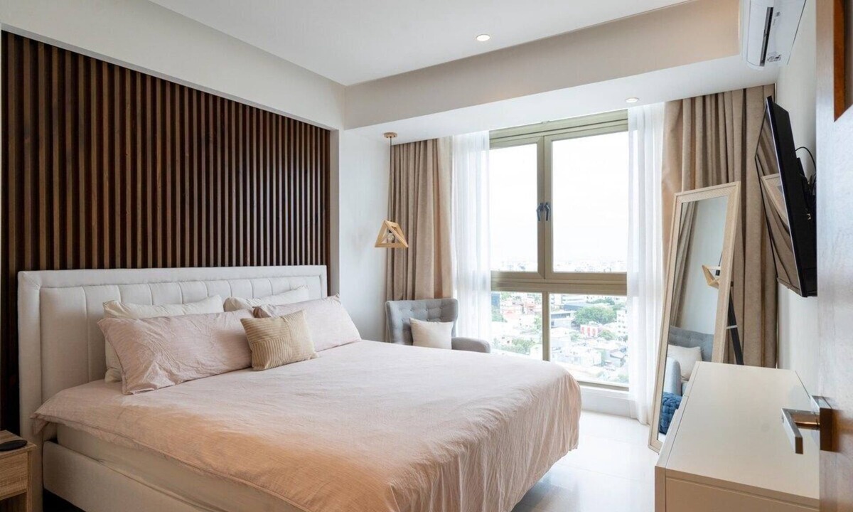 Lope De Vega Condo | ★RooftopPool-KINGbed-Views-Gym-WiFi-A/C-YellowKey★