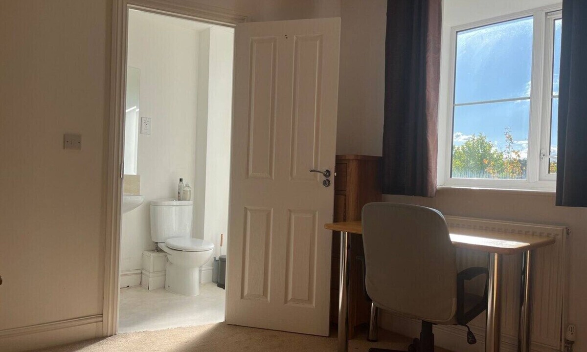Sherborne St. John House | Rooksdown Town-House - Contractors Families & Pets