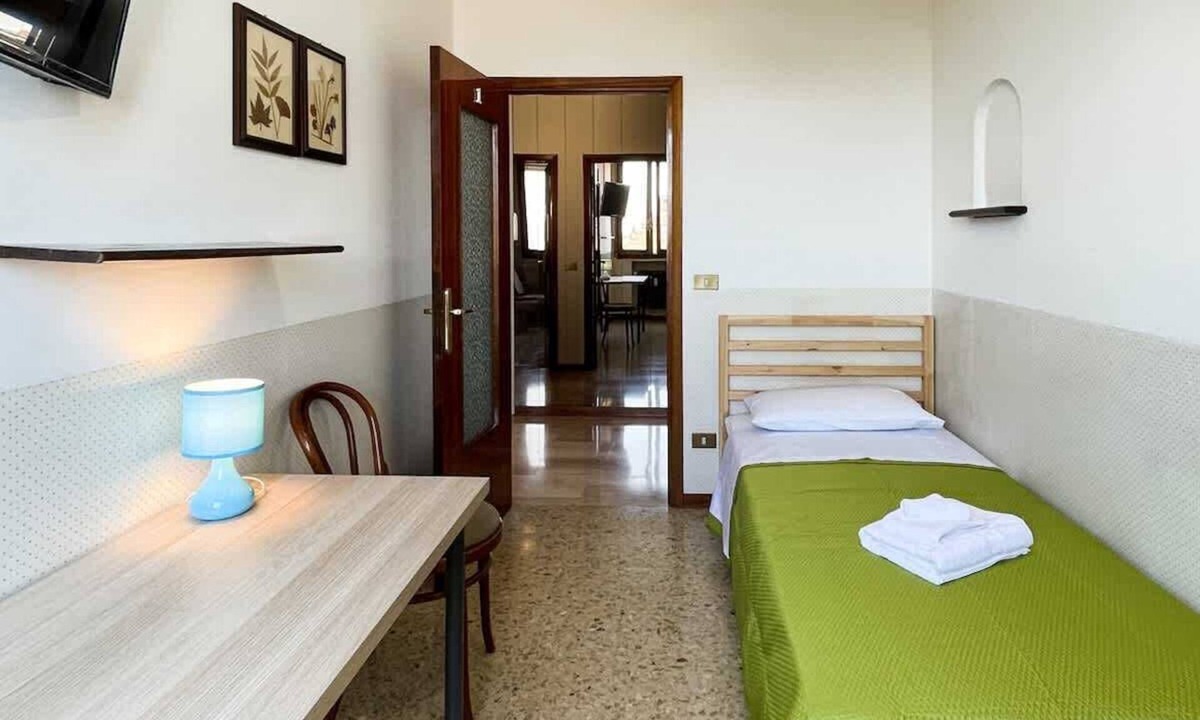 Crocetta-San Lazzaro-Modena Est Condo | Room 1 in House Gramsci - Affitti Brevi Italia