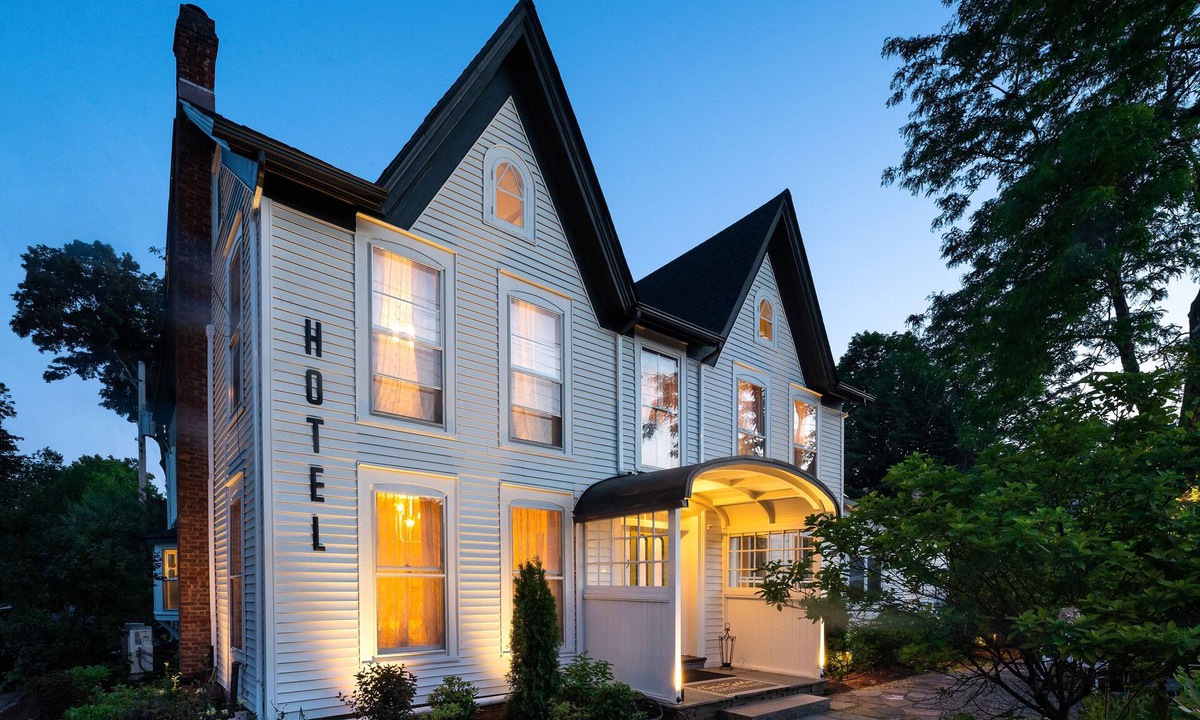 Woodstock Apartment | Room 10- Twin Gables of Woodstock