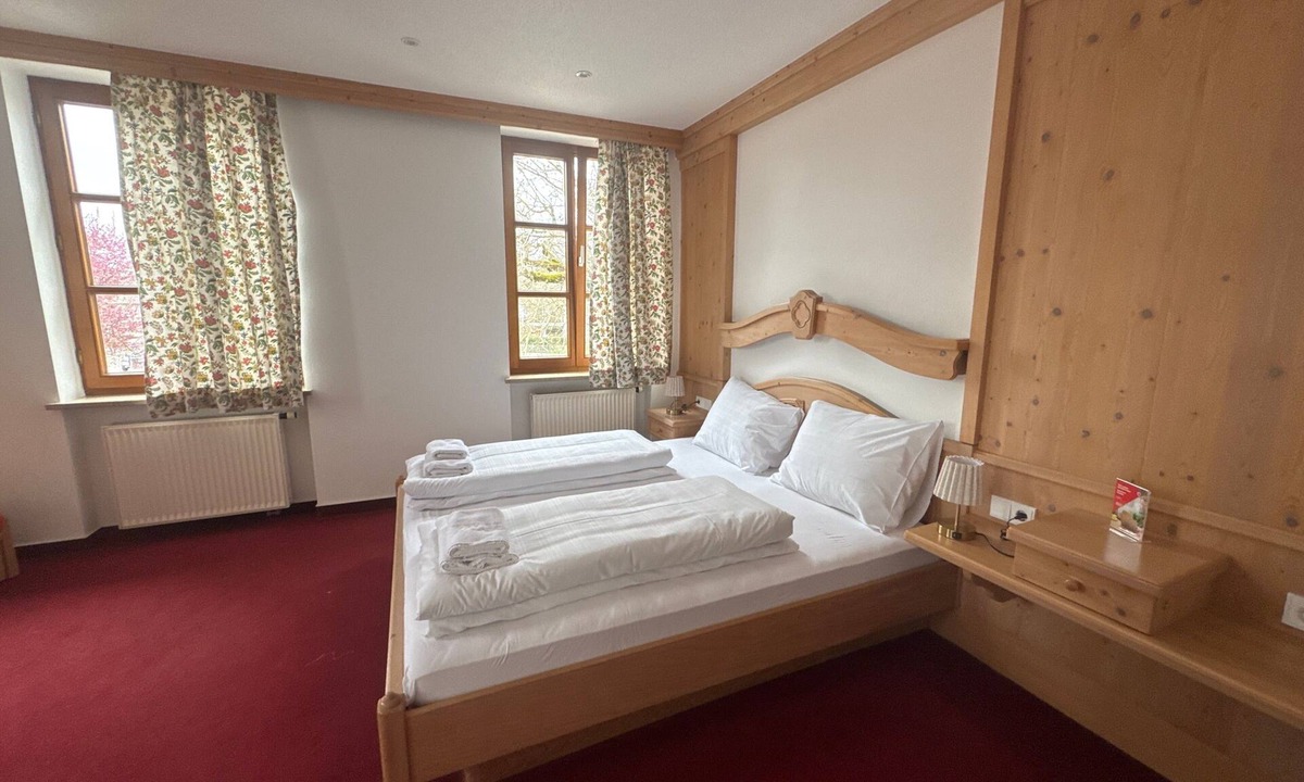 Seefeld Apartment | Room '12 Small Double Bed Suite' with Wi-Fi