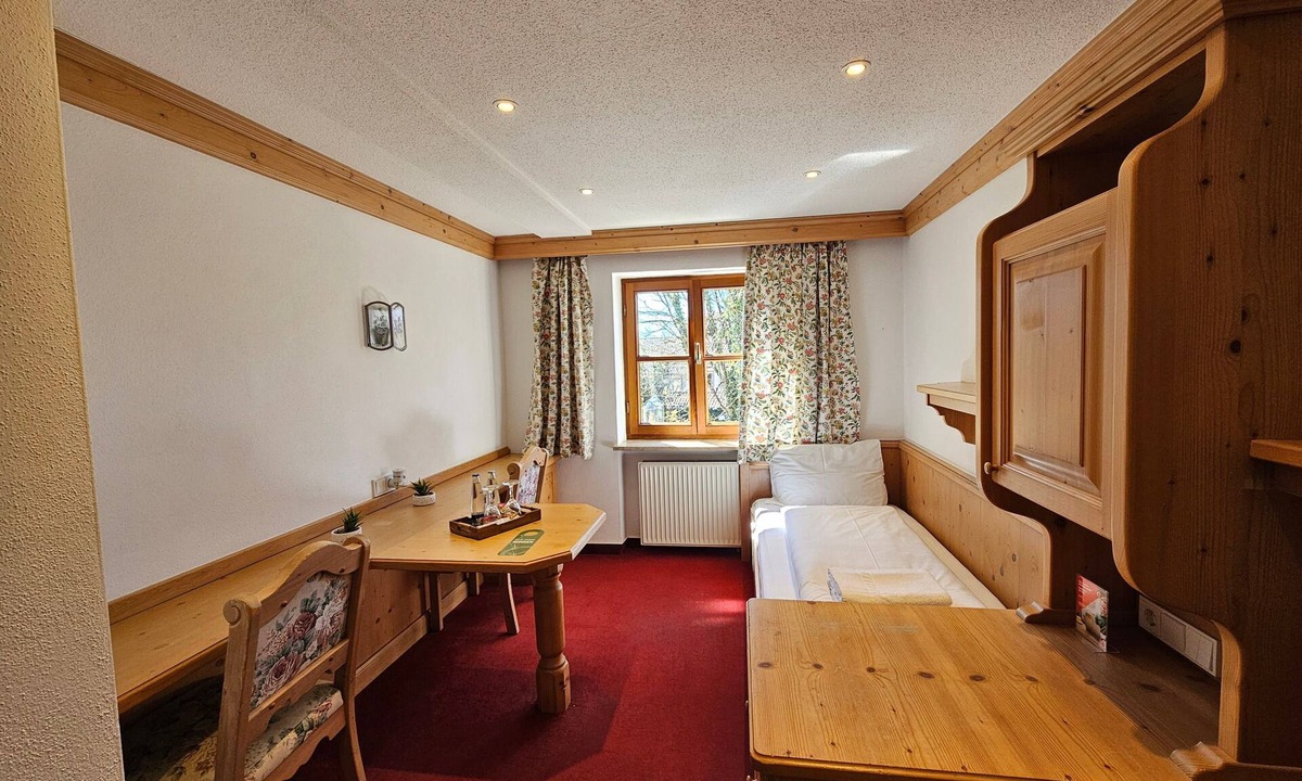 Seefeld Apartment | Room '14 Twin Beds' with Wi-Fi