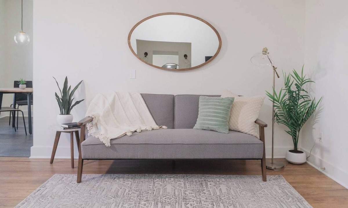 Brady Arts District Apartment | Room 2-4 Summary: In