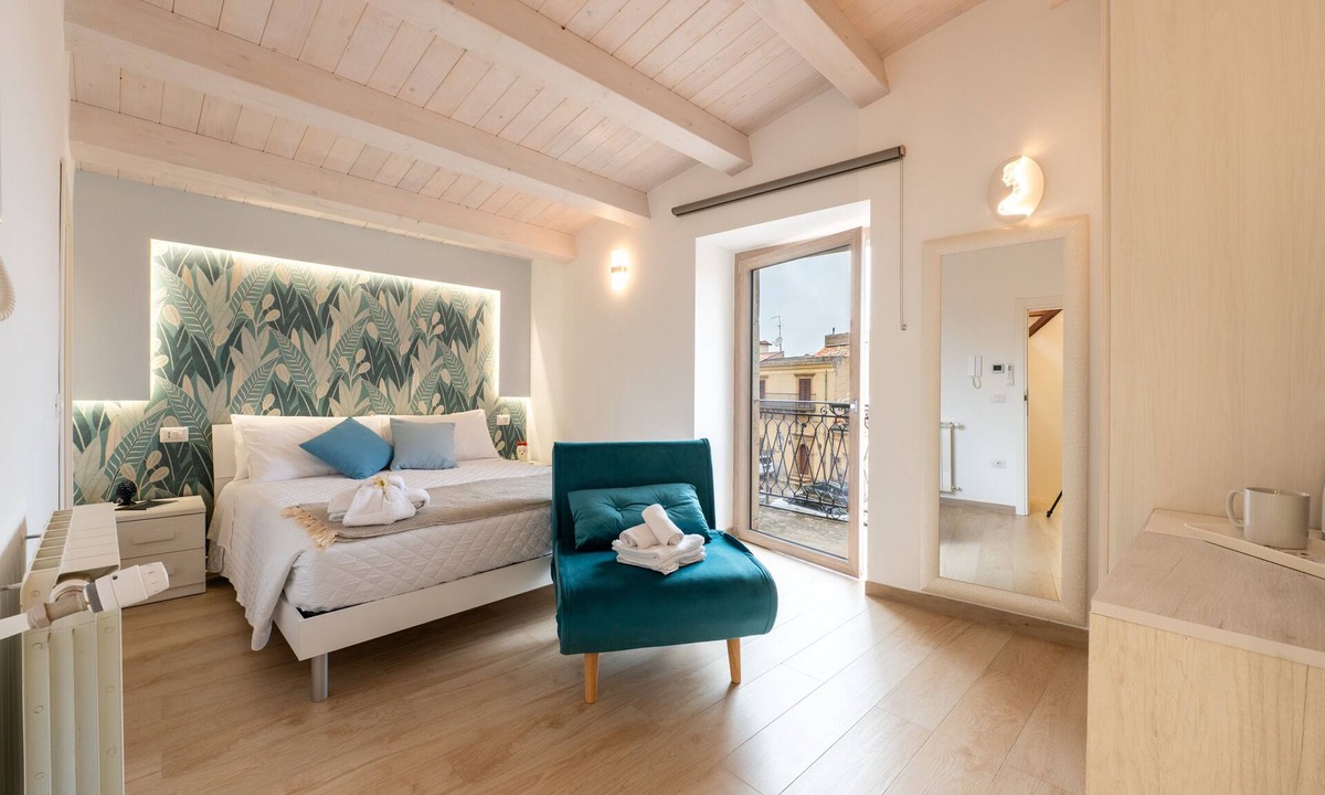 Mistretta Apartment | Room '4' with Sea View, Wi-Fi and Air Conditioning