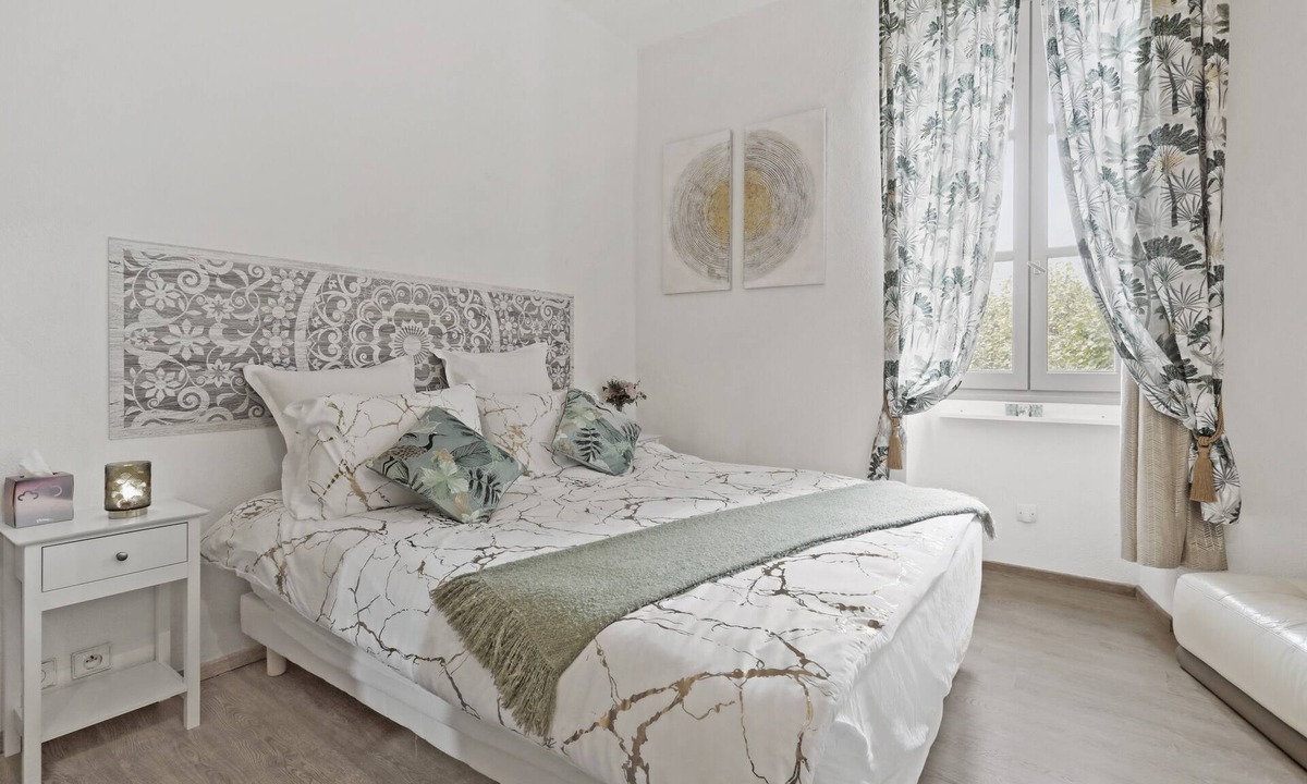 Chateaudouble Apartment | Room 'Bambou' with Shared Terrace and Wi-Fi