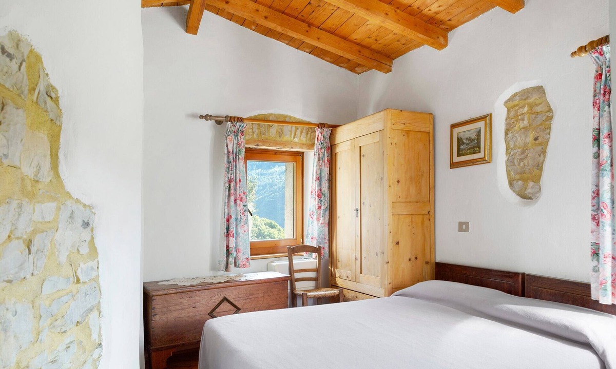 Arsie Apartment | Room 'Camera 1' with Mountain View, Shared Garden and Wi-Fi