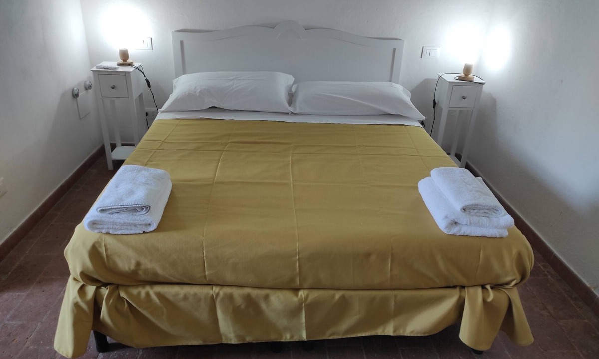 Riotorto Apartment | Room 'Camera 4 - Del Ponti' with Shared Garden and Wi-Fi