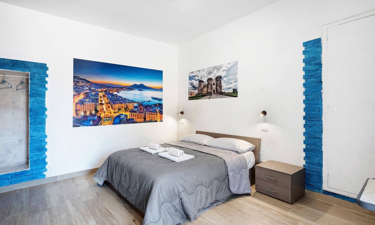 Piazza-Tralia-Pendolo Apartment | Room 'Camera Amalfi Con Vista Montagna' with Mountain View, Wi-Fi and Air Conditioning