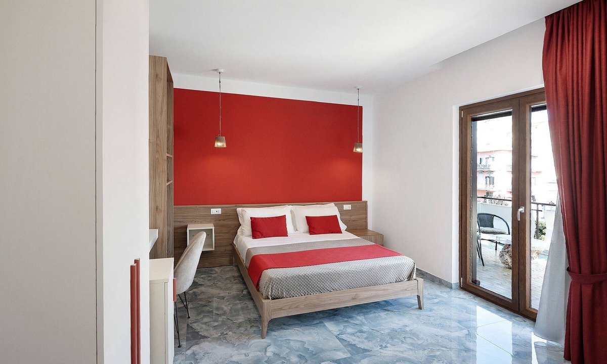 Ercolano Apartment | Room 'Camera Deluxe Vicino Agli Scavi' with Mountain View, Wi-Fi and Air Conditioning