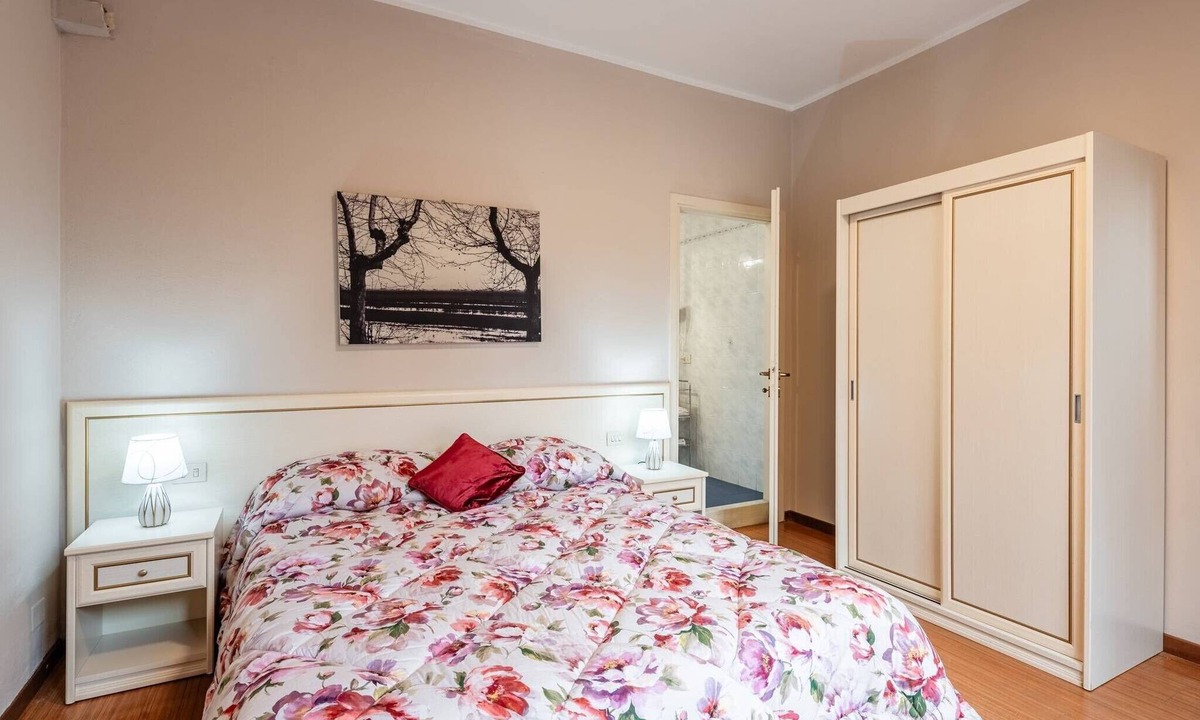 Fucecchio House | Room 'Camera Fuoco' with Shared Pool, Shared Garden and Wi-Fi