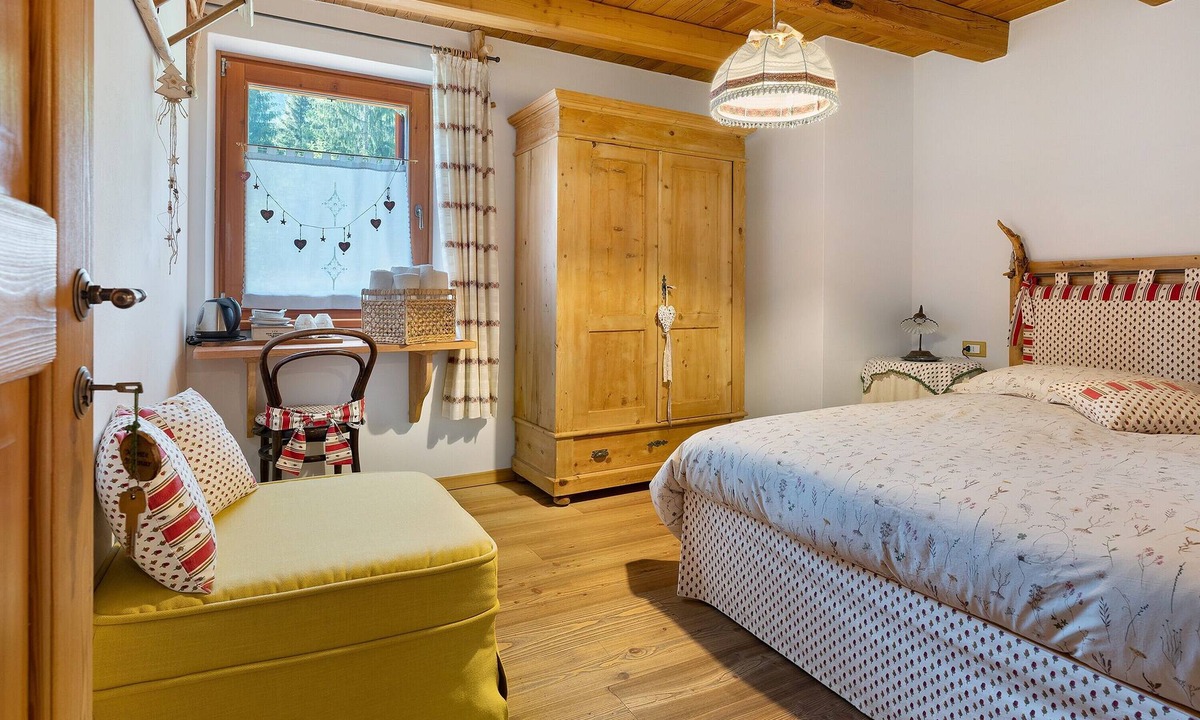 Rabbi Apartment | Room 'Camera Polinar' with Mountain View and Shared Garden