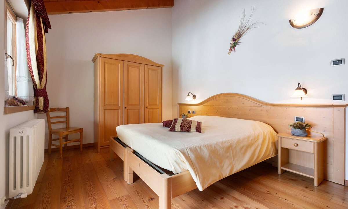 Caderzone Terme Apartment | Room 'Camera Tripla N 5' with Mountain View, Shared Garden and Wi-Fi