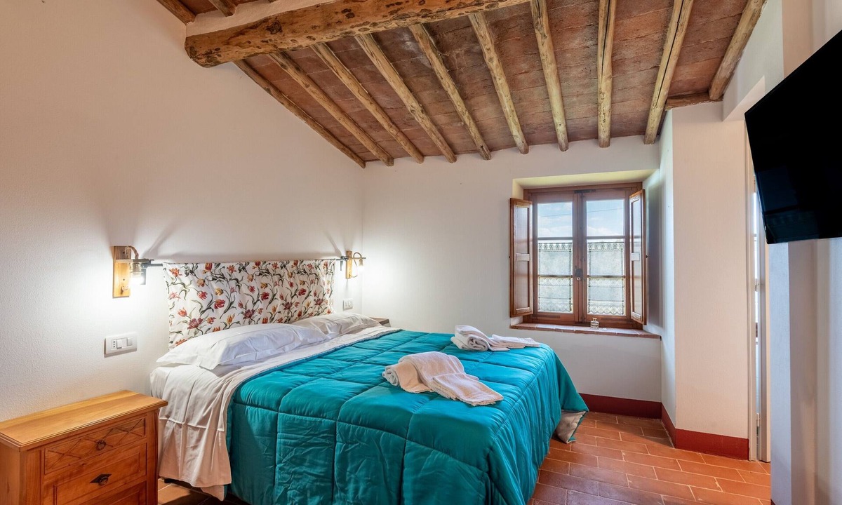 Simignano Apartment | Room 'Castagno' – Agriturismo la Taverna di Celsa with Shared Pool