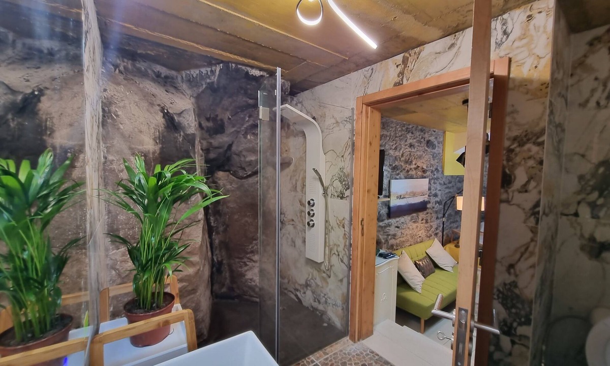Lombo do Doutor House | Room-discover Magical Calheta