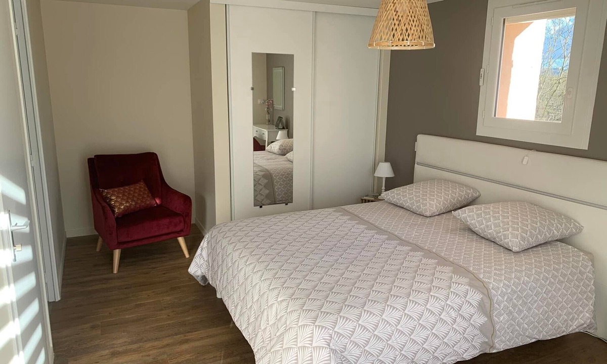 Saint-Marcel-de-Felines Bed & Breakfast | Room 'Domaine De Jarentin – Chambre Rubis' with Private Terrace, Balcony and Wi-Fi