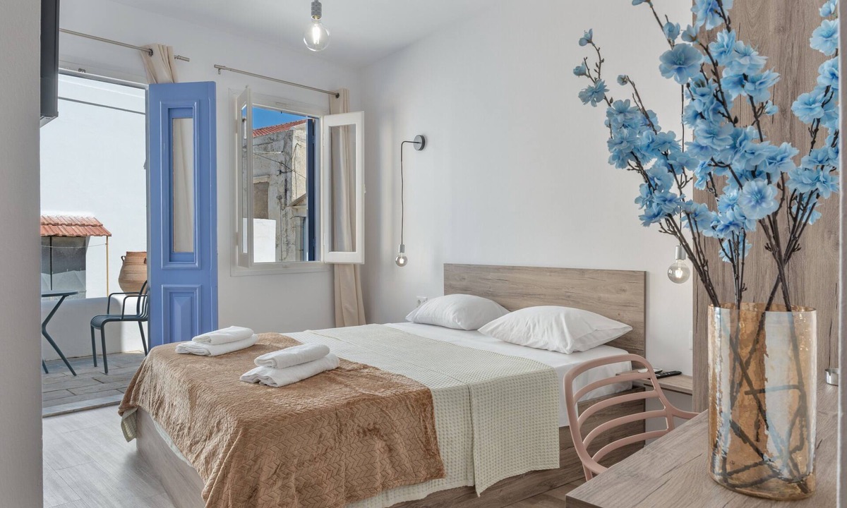 Pedi Apartment | Room 'Double 2' with Private Terrace, Wi-Fi and Air Conditioning