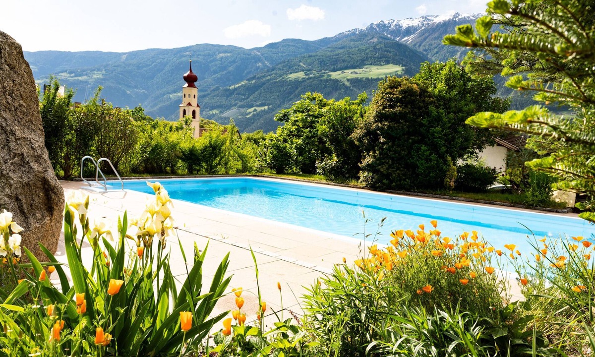 Naturno Apartment | Room 'Garni Unterweggütl Fußballzimmer' with Mountain View, Shared Pool and Wi-Fi