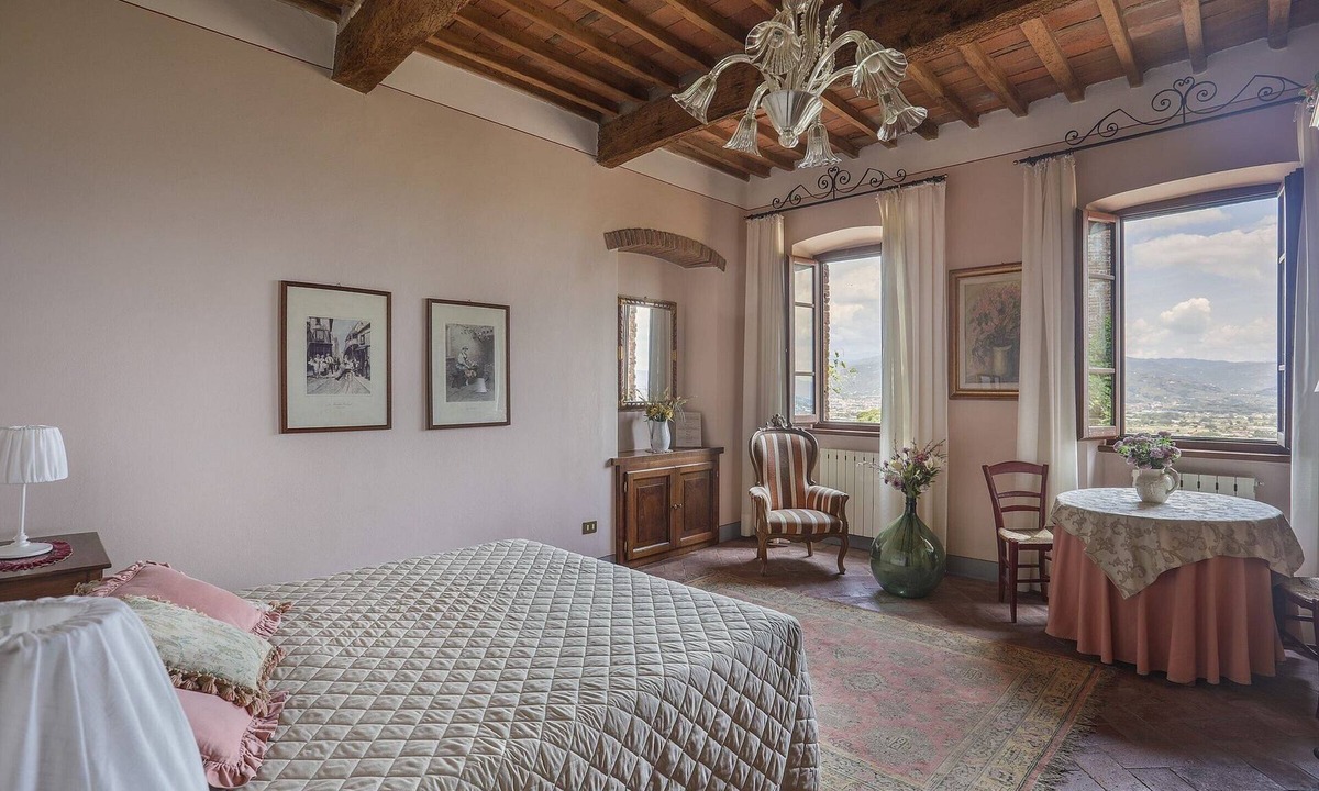 Montecarlo Apartment | Room 'Ginepro Double - First Floor' with Shared Terrace and Wi-Fi