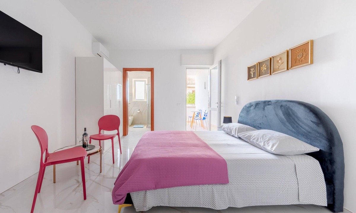 Melendugno Apartment | Room 'I 4 Venti - 2' with Private Terrace, Wi-Fi and Air Conditioning