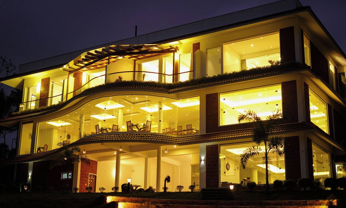 Vazhavatta Hotel | Room-lakerose Wayanad Resort