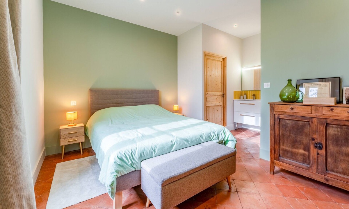 Les Angles Bed & Breakfast | Room 'Marthe' with shared terrace, private garden and air conditioning