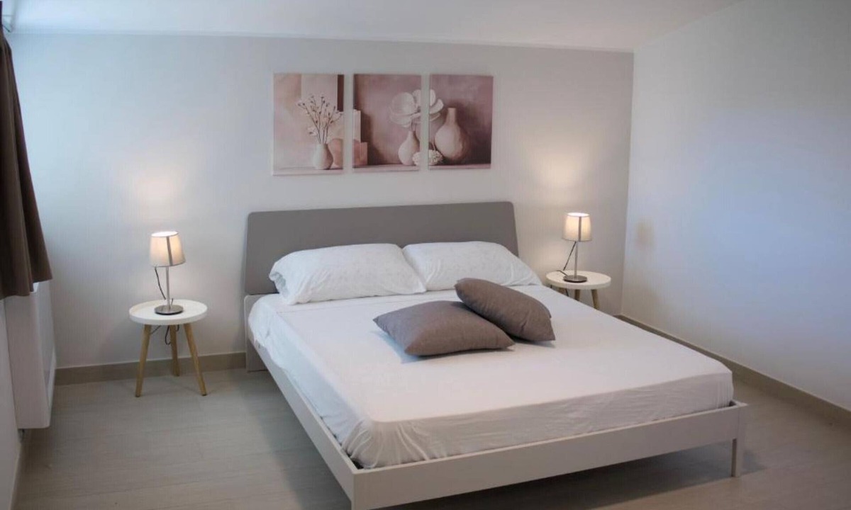 Minturno Apartment | Room 'Matrimoniale Con Bagno Privato' with Shared Terrace, Wi-Fi and Air Conditioning