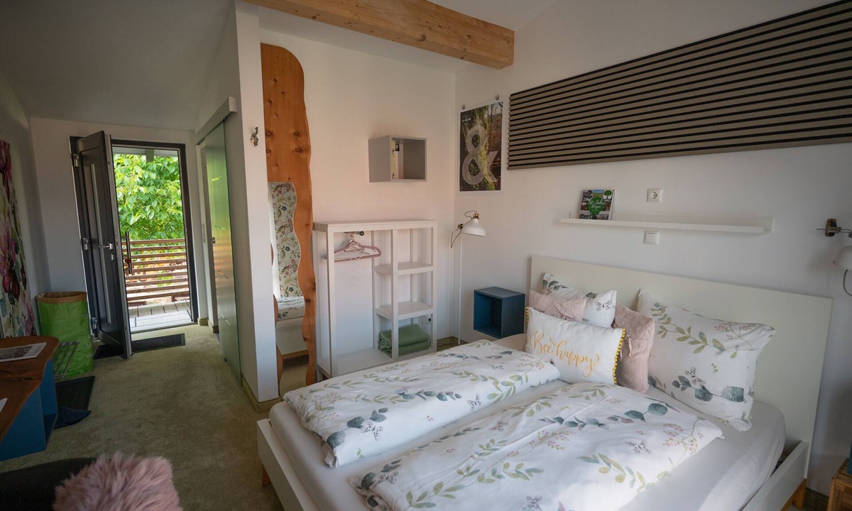 Bad Urach Apartment | Room 'No. 2' with Shared Terrace, Shared Garden and Wi-Fi