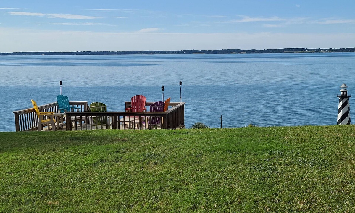Hardyville Apartment | Room on river with sunset views and private beach!