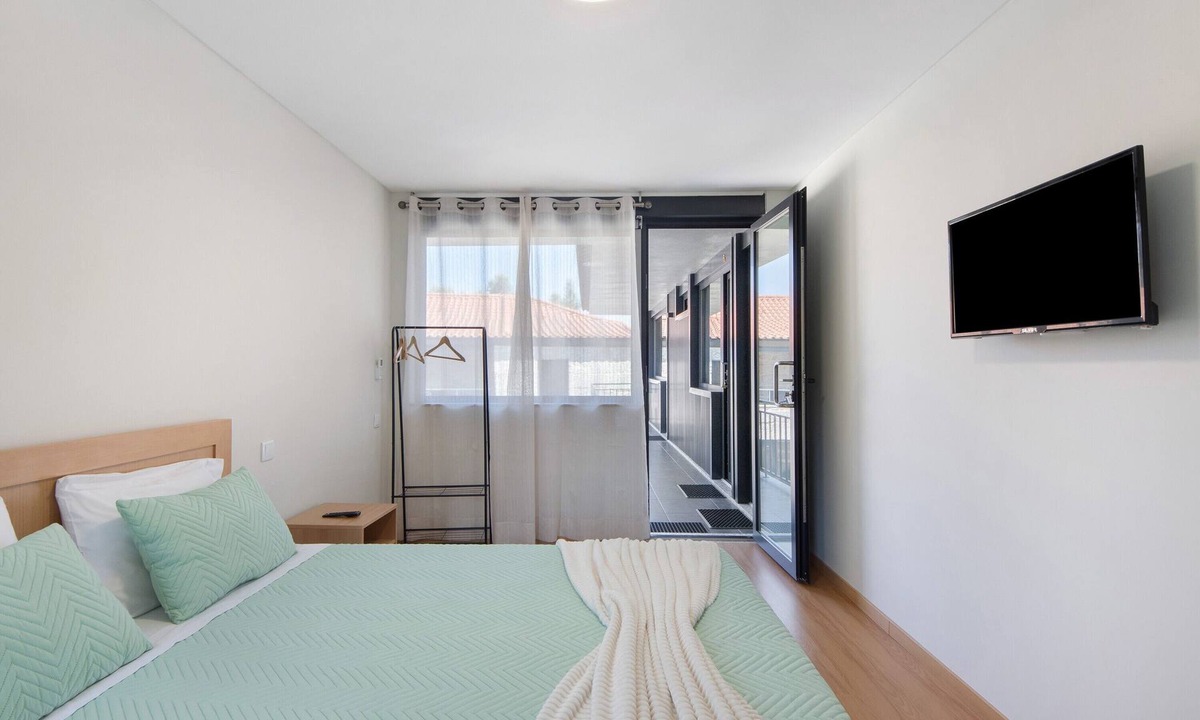 Rossas Apartment | Room 'Quarto 7' with Mountain View, Wi-Fi and Air Conditioning