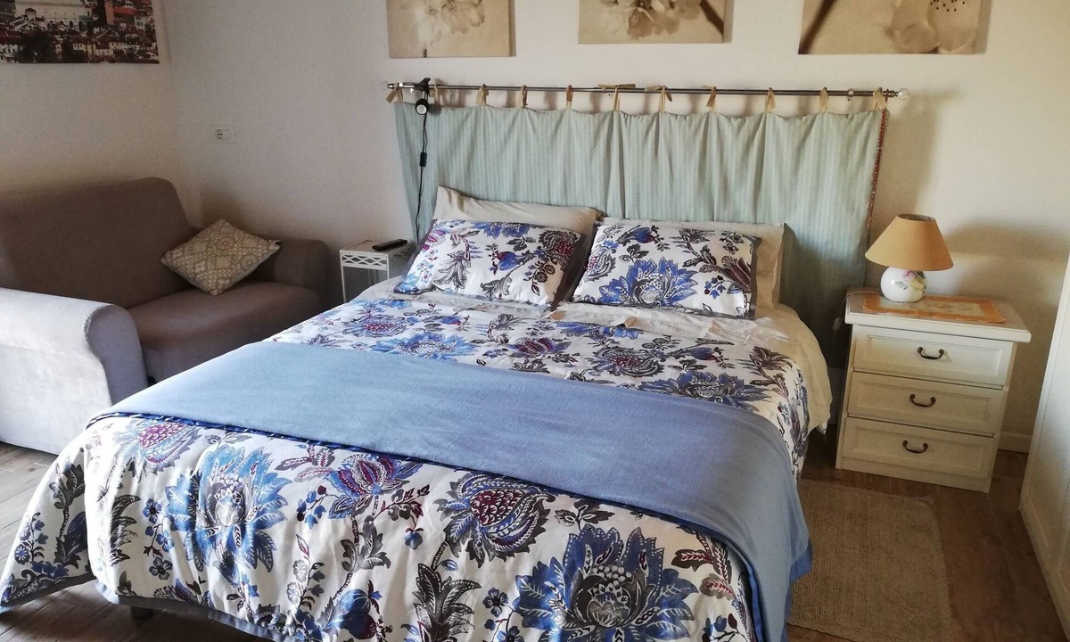 Vicenza Bed & Breakfast | Room 'Romantica' with Private Terrace, Wi-Fi and Air Conditioning