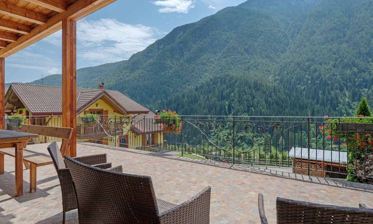 Caldes Apartment | Room 'Stanza 2' with Mountain View, Private Terrace and Wi-Fi