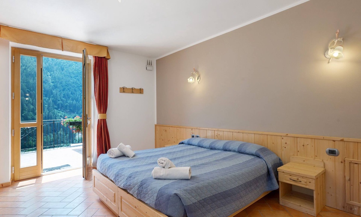 Caldes Apartment | Room 'Stanza 3' with Mountain View, Private Terrace and Wi-Fi