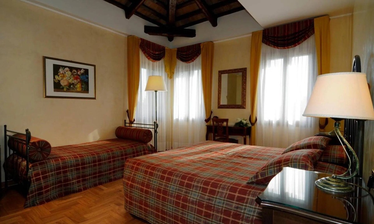Dolo Apartment | Room 'Villa Goetzen - Camera Tripla' with Wi-Fi and Air Conditioning
