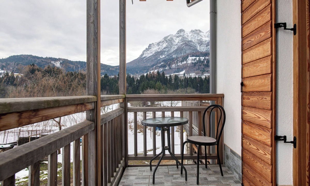 Bosentino Apartment | Room 'Viola' with Mountain View, Shared Terrace and Wi-Fi