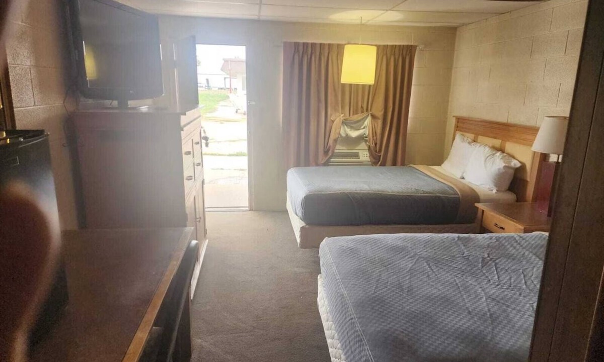 Quinter Hotel | Room with 2 Queen Beds Perfect for Family Road Trips - Explore Chalk Pyramids!