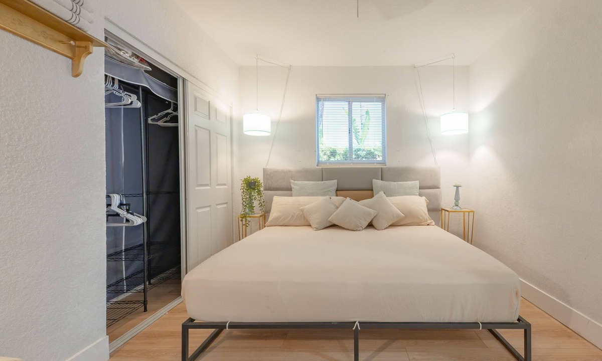 Westchester Apartment | Room with private bathroom inside my house