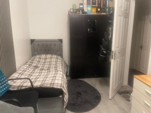 Tilehurst House | Room Younis