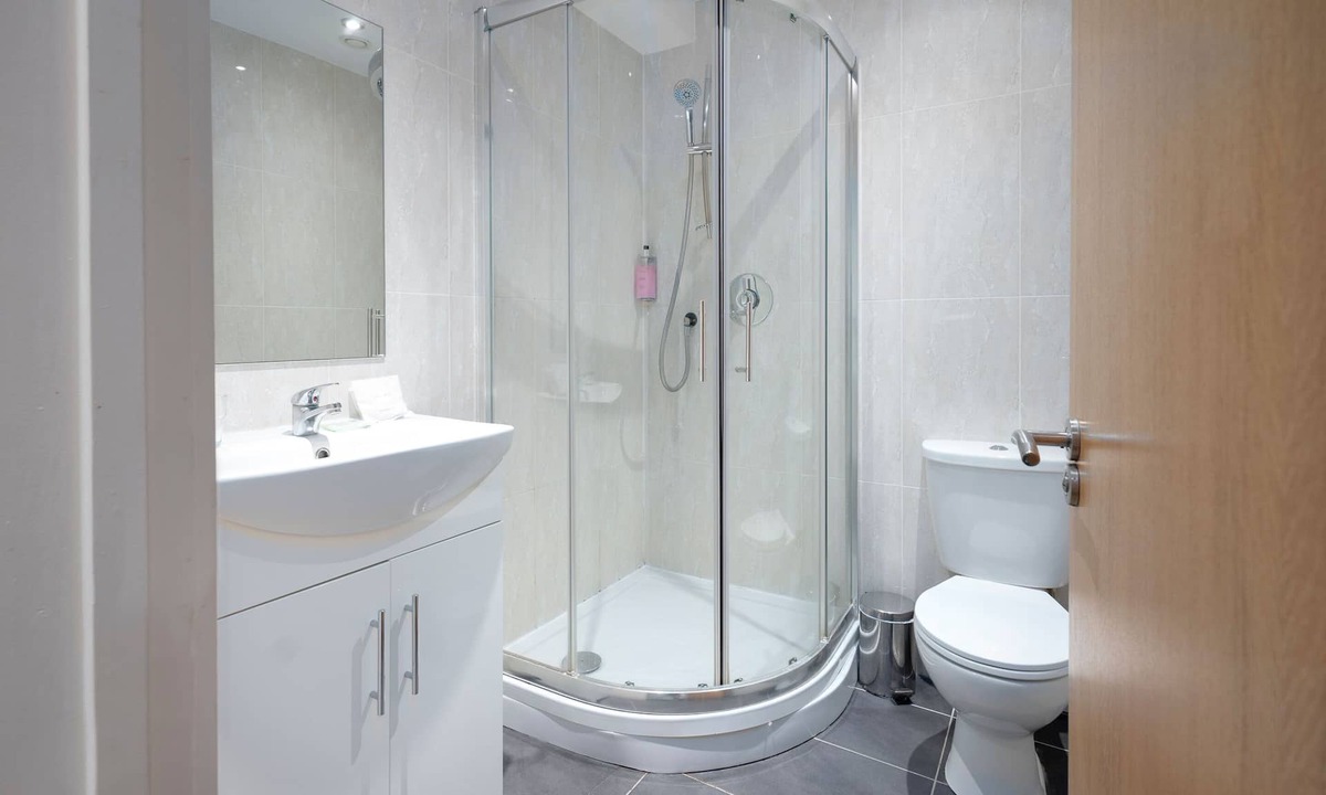 Desborough Hotel | Rooms at The Ritz Complex