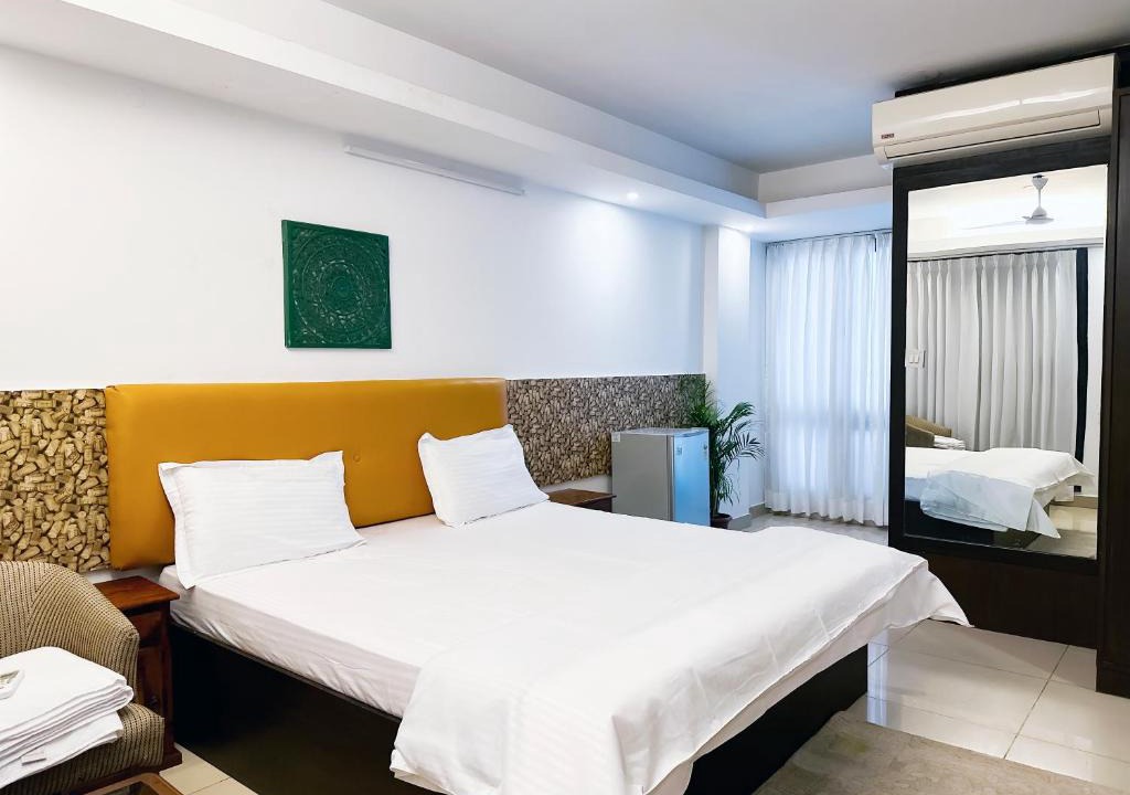 Hauz Khas Village Hotel | Roomshala 114 The Locals - Hauz Khas