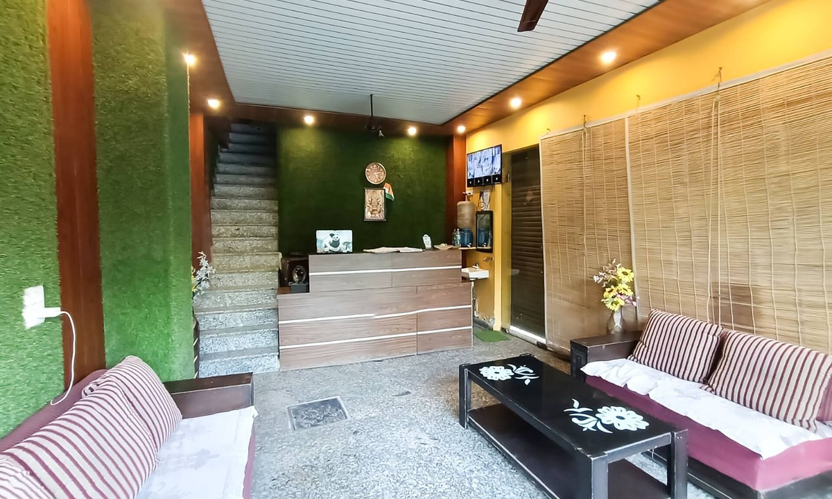 New Delhi Hotel | Roomshala 156 Hotel Mannat Inn
