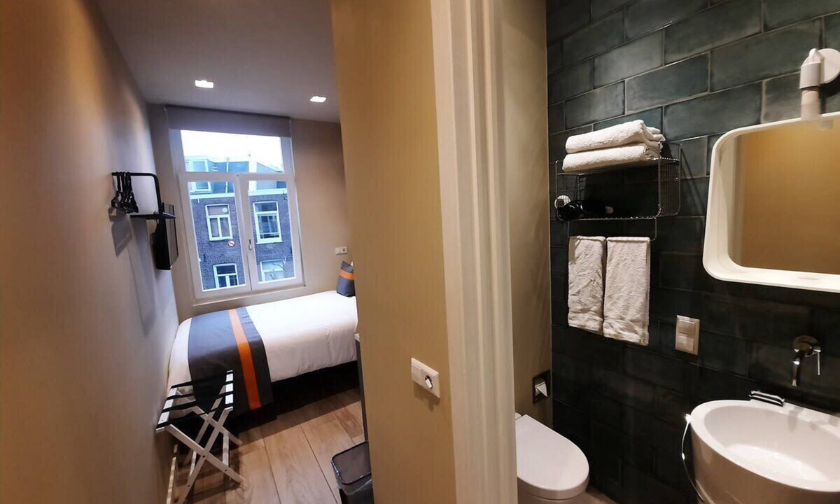 Da Costabuurt Apartment | RoomWest Cosy with ensuite bathroom