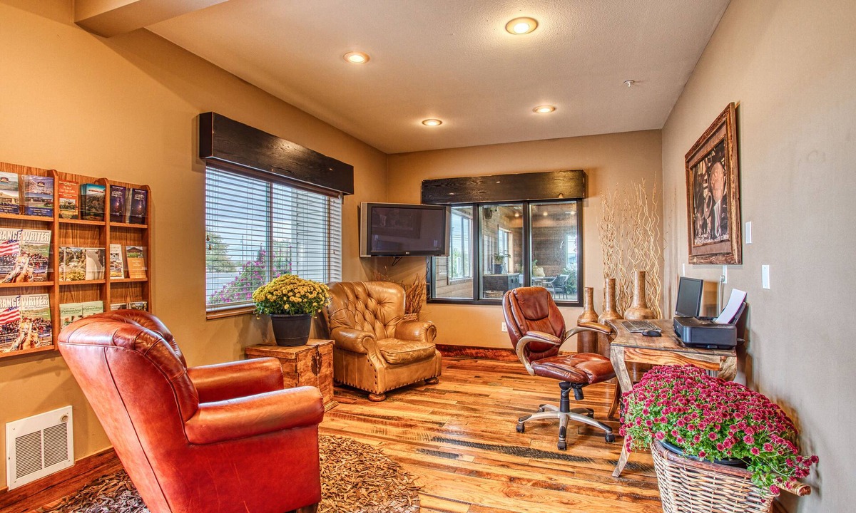 Hines Hotel | Rory & Ryan Inn