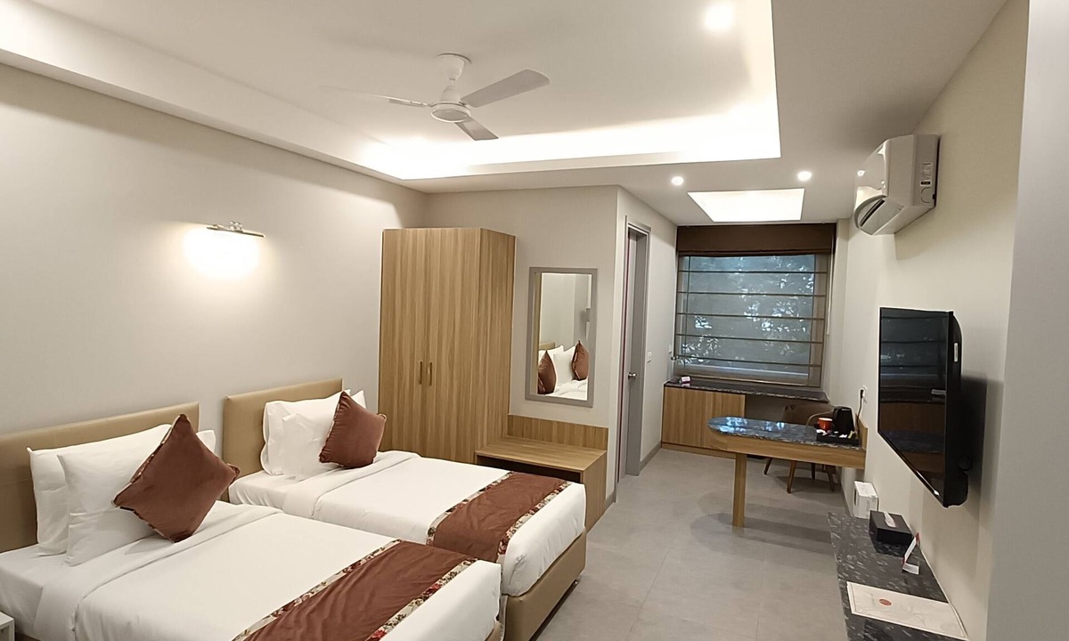 Sector 31 House | ROSASTAYS Gurugram Sec 31