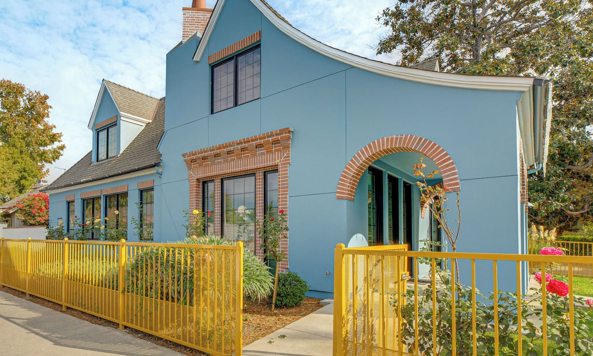 Pasadena House | Rose Bowl, Bright Pasadena Home Steps to Old Town